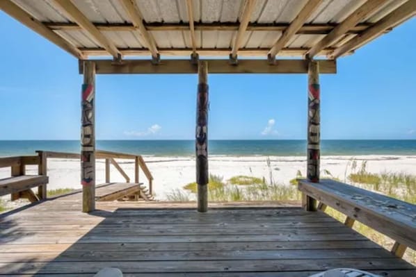 Beach - Charming 2-bedroom house in Alligator Point with direct ocean views. (Alligator Point)