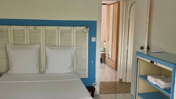 4 bedrooms, desk, iron/ironing board, free WiFi