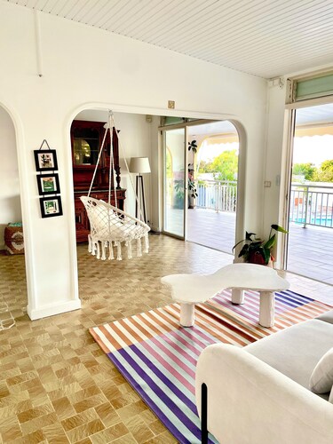 Maison familiale avec piscine et salle de jeux, au centre de la Guadeloupe