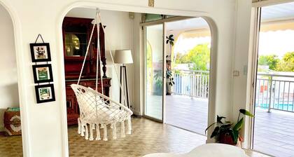 Maison familiale avec piscine et salle de jeux, au centre de la Guadeloupe