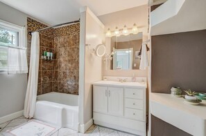 Quarto básico | Banheiro