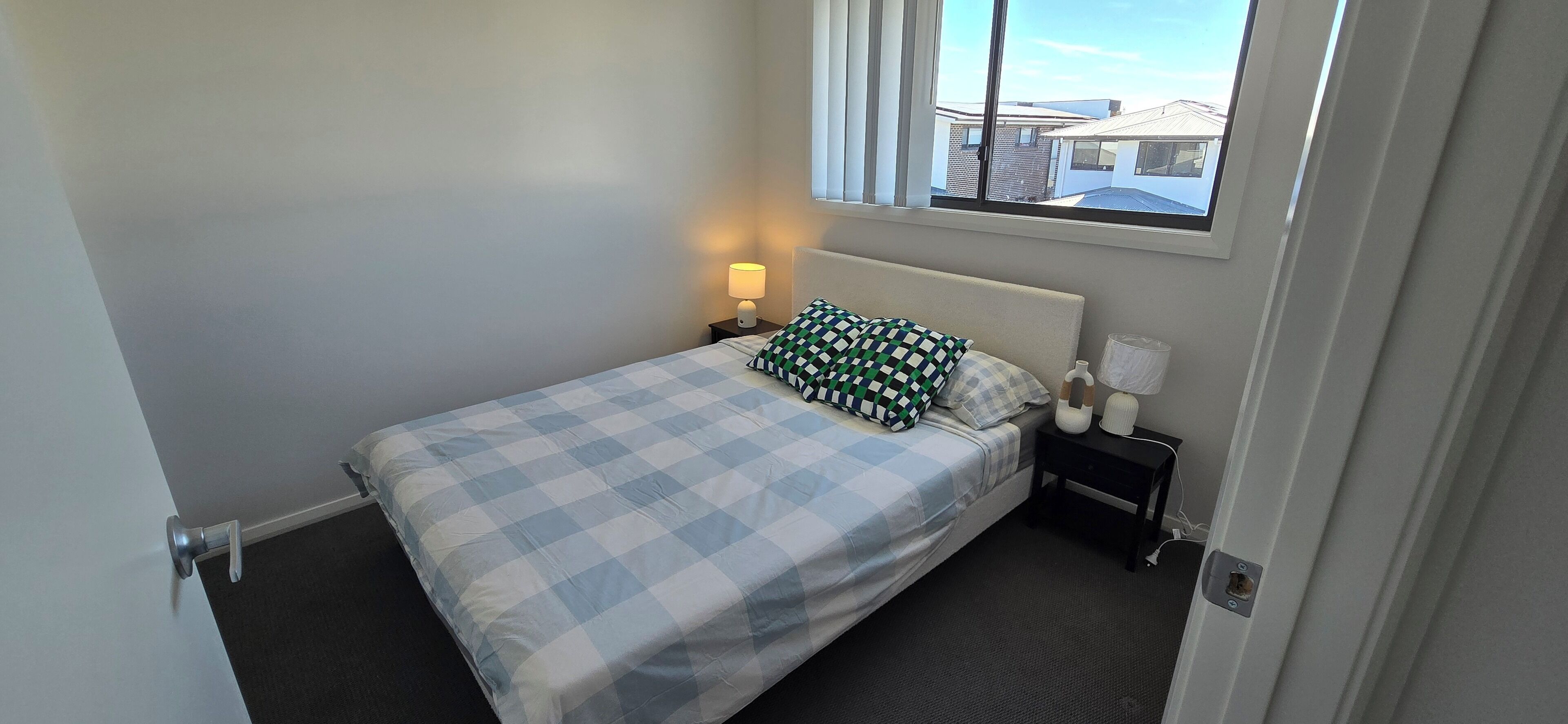 5 bedrooms, iron/ironing board, WiFi, bed sheets