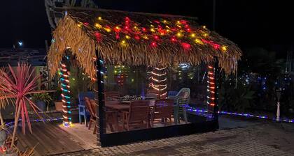 Tropical studio/unit (1) so close to surf club and town