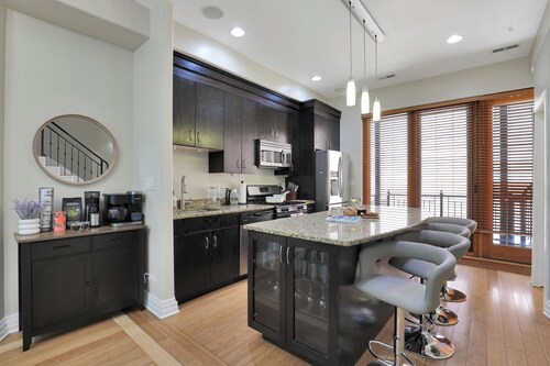 Stylish 3BR Townhouse with 2 Jacuzzi  and 1 private garage spot