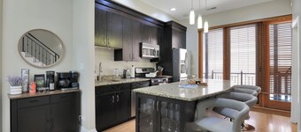 Stylish 3BR Townhouse with 2 Jacuzzi  and 1 private garage spot