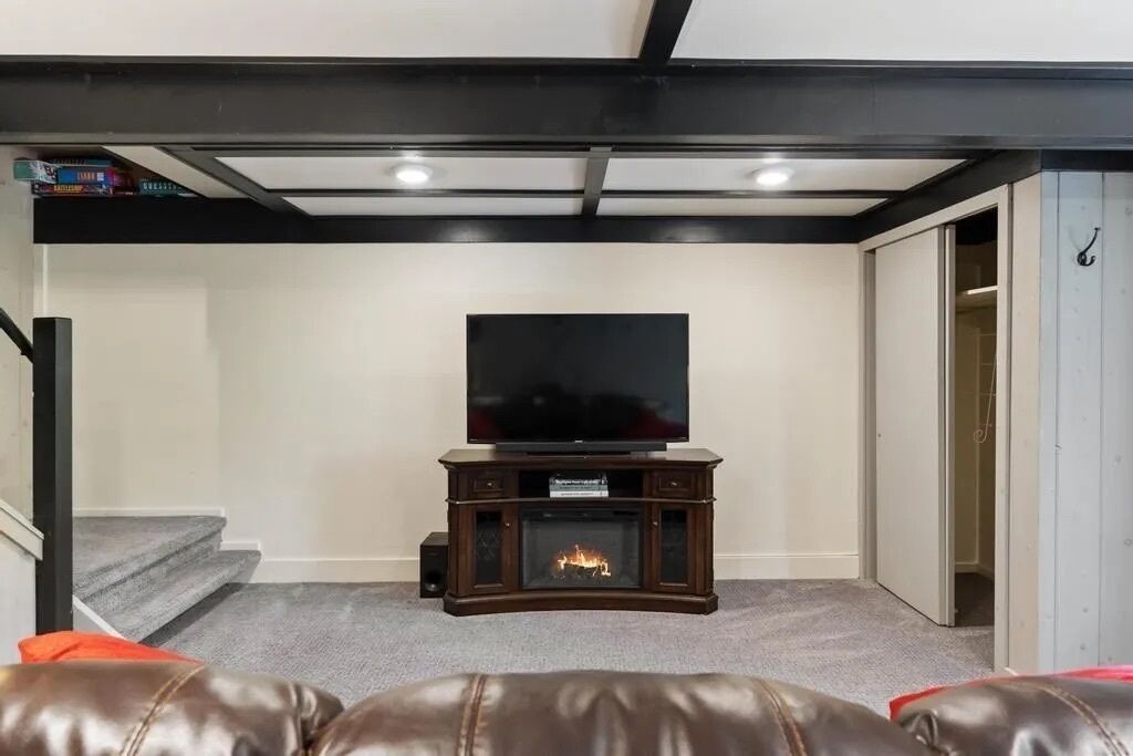 Télévision, cheminée