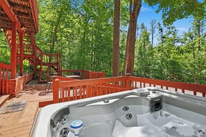 Terrace/patio - Harbor Springs, walking distance, base of Nubs two minutes to Highlands+hot tub. (Harbor Springs)