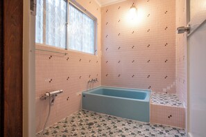 Deluxe Villa, Mountain View | Bathroom | Free toiletries, hair dryer, towels, shampoo