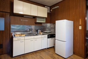 Deluxe Villa, Mountain View | Private kitchen | Fridge, microwave, oven, stovetop