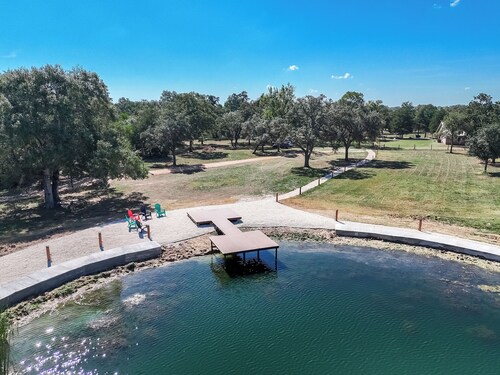 Private Nature Retreat with Fishing & Pickleball