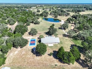 المنشأة من الخارج