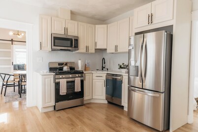 Stay Comfy • Easy Boston Access, Everett MA