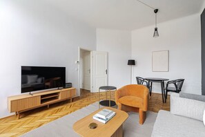 TV, stereo - Blueground | Neubau, balcony, nr Volkstheater (Vienna)