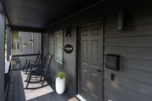 Property grounds - 3BR Bungalow 5min to Downtown (Wilmington)