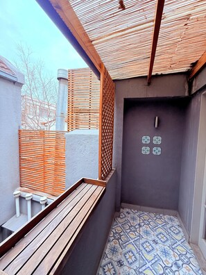 Habitación doble Confort, para no fumadores, balcón | Terraza o patio