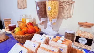 Esmorzar diari d'autoservei gratuït