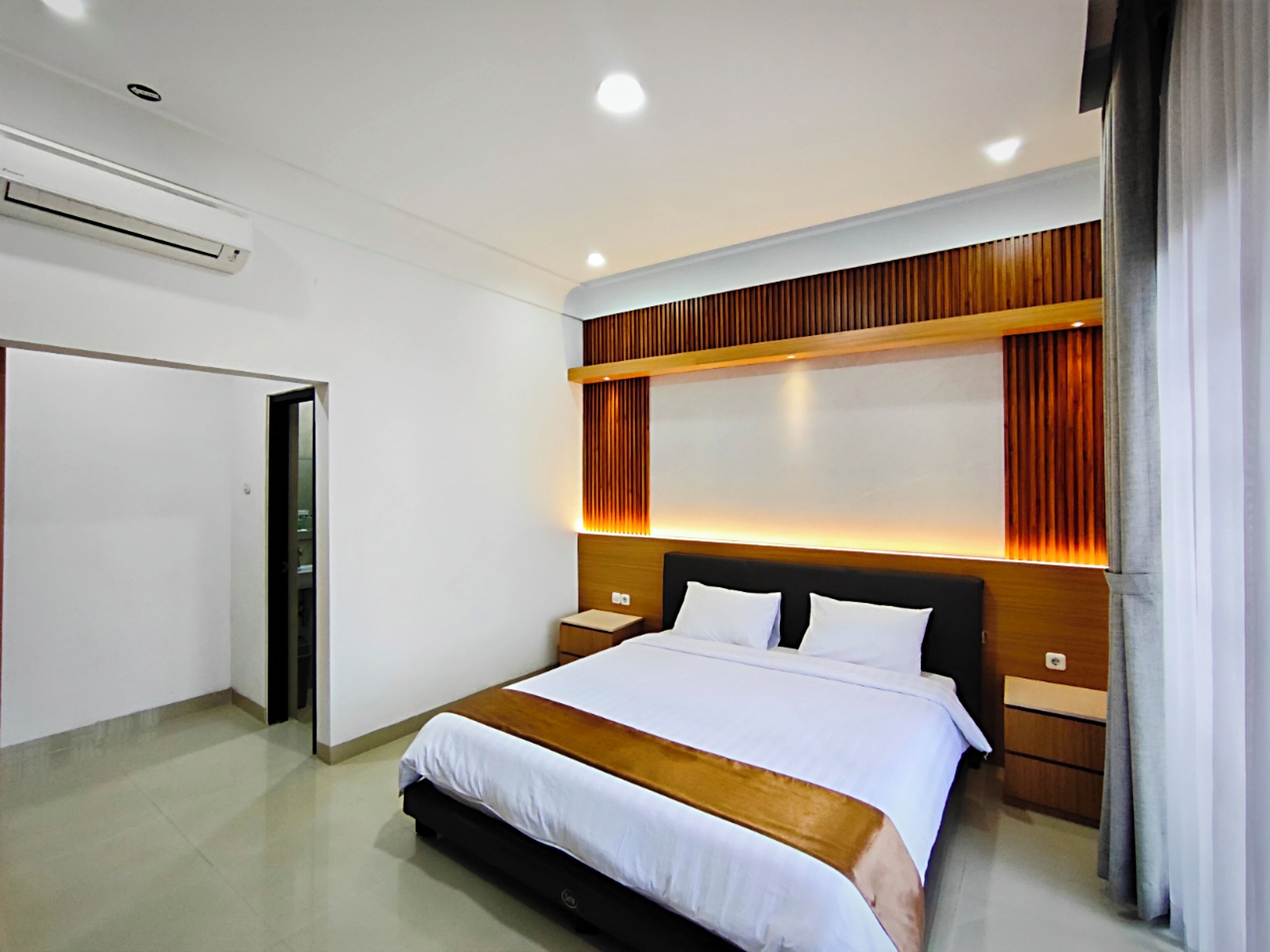 Executive Room | Blackout drapes, soundproofing