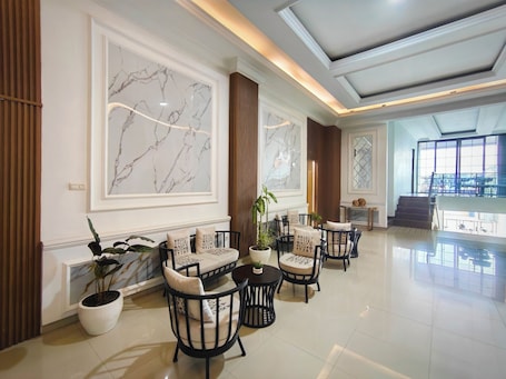 Lobby. Twins Hotel Boutique Syariah