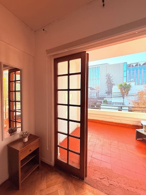 Habitación doble Confort, balcón, vista a la ciudad | Terraza o patio