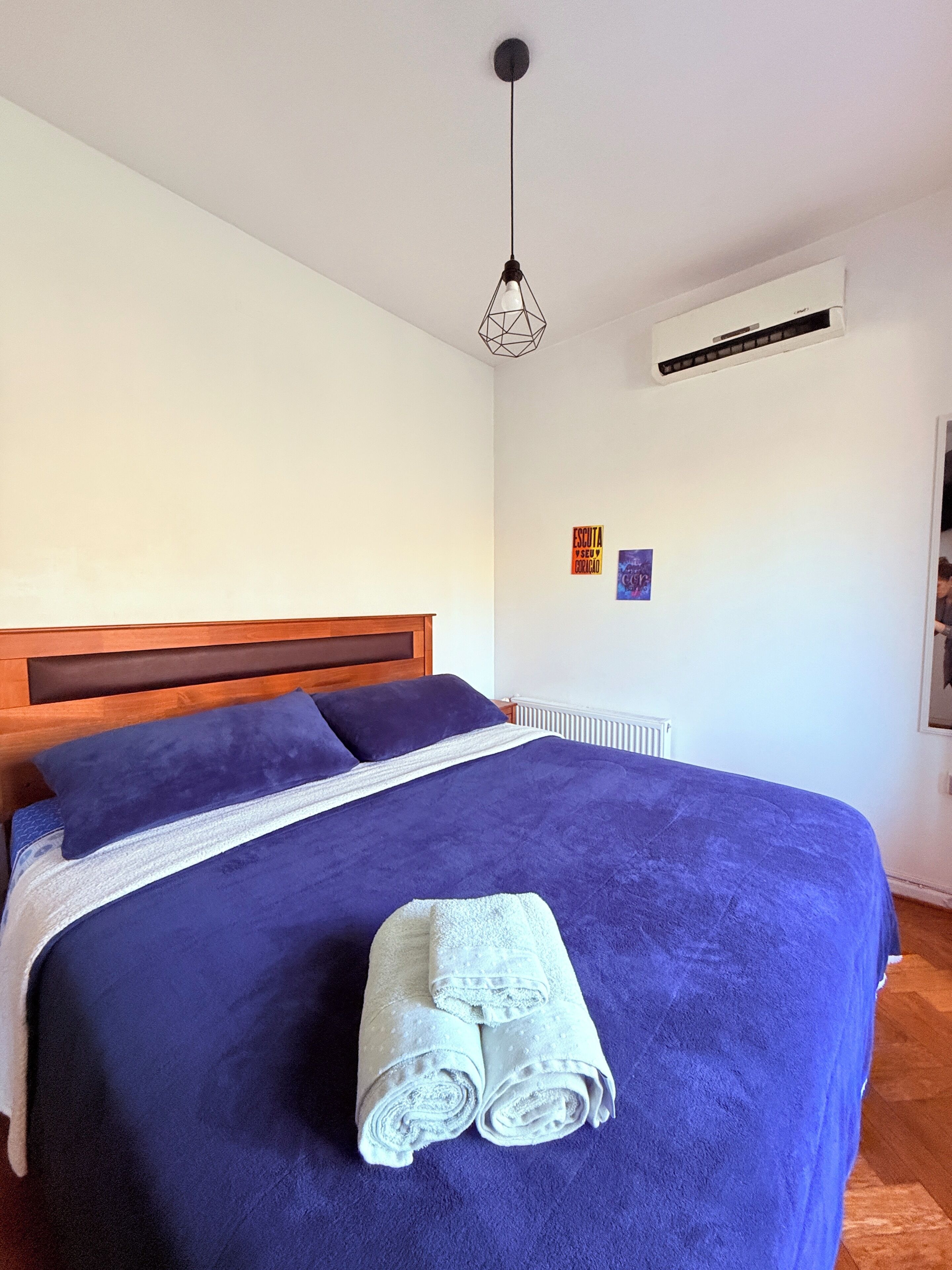 Habitació doble Comfort, balcó, vistes al pati | Planxa i posts de planxar i wifi gratuïta 