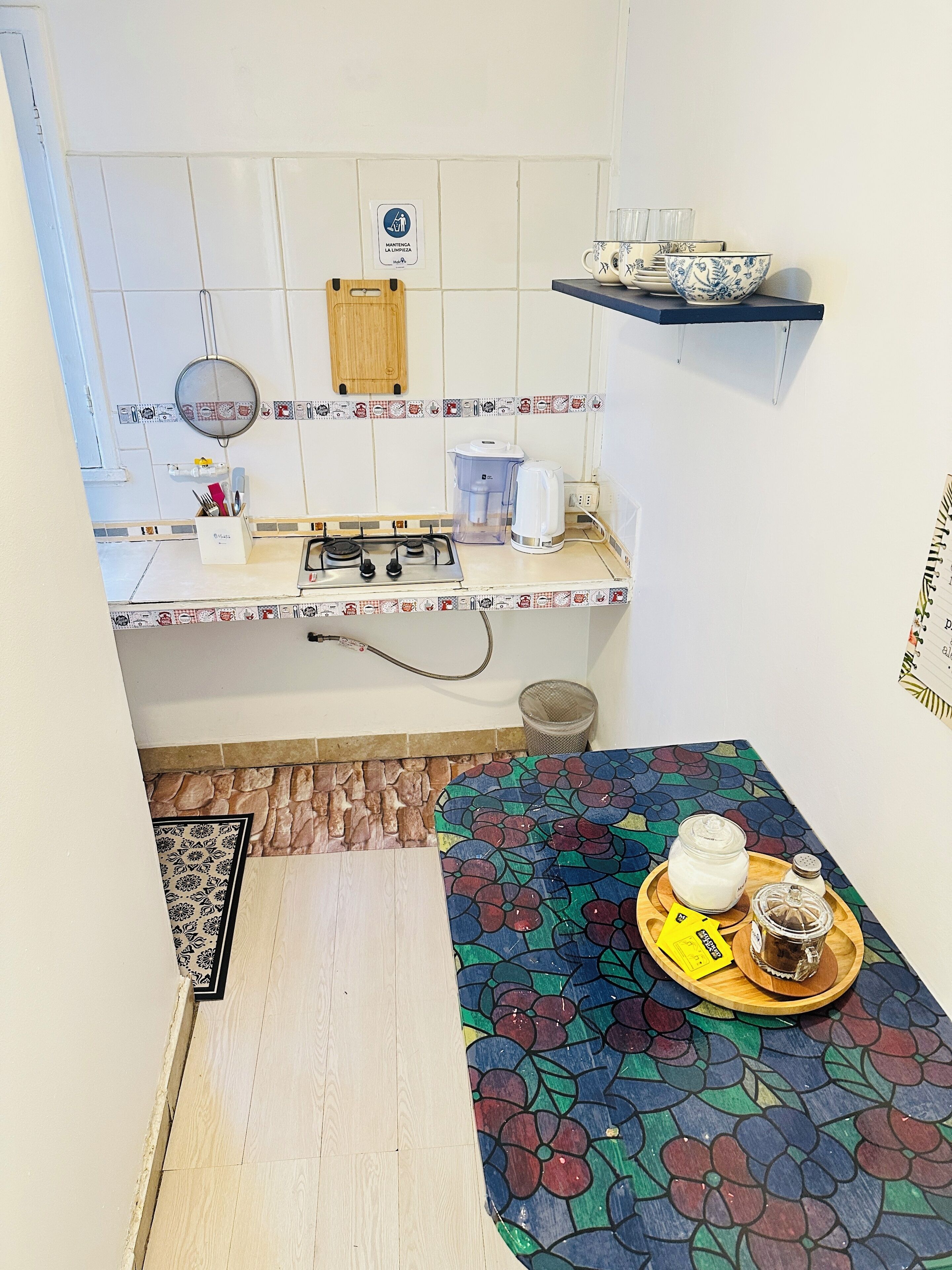 经典三人房, 露台, 庭院景观 | 私人简易厨房 | 公用微波炉