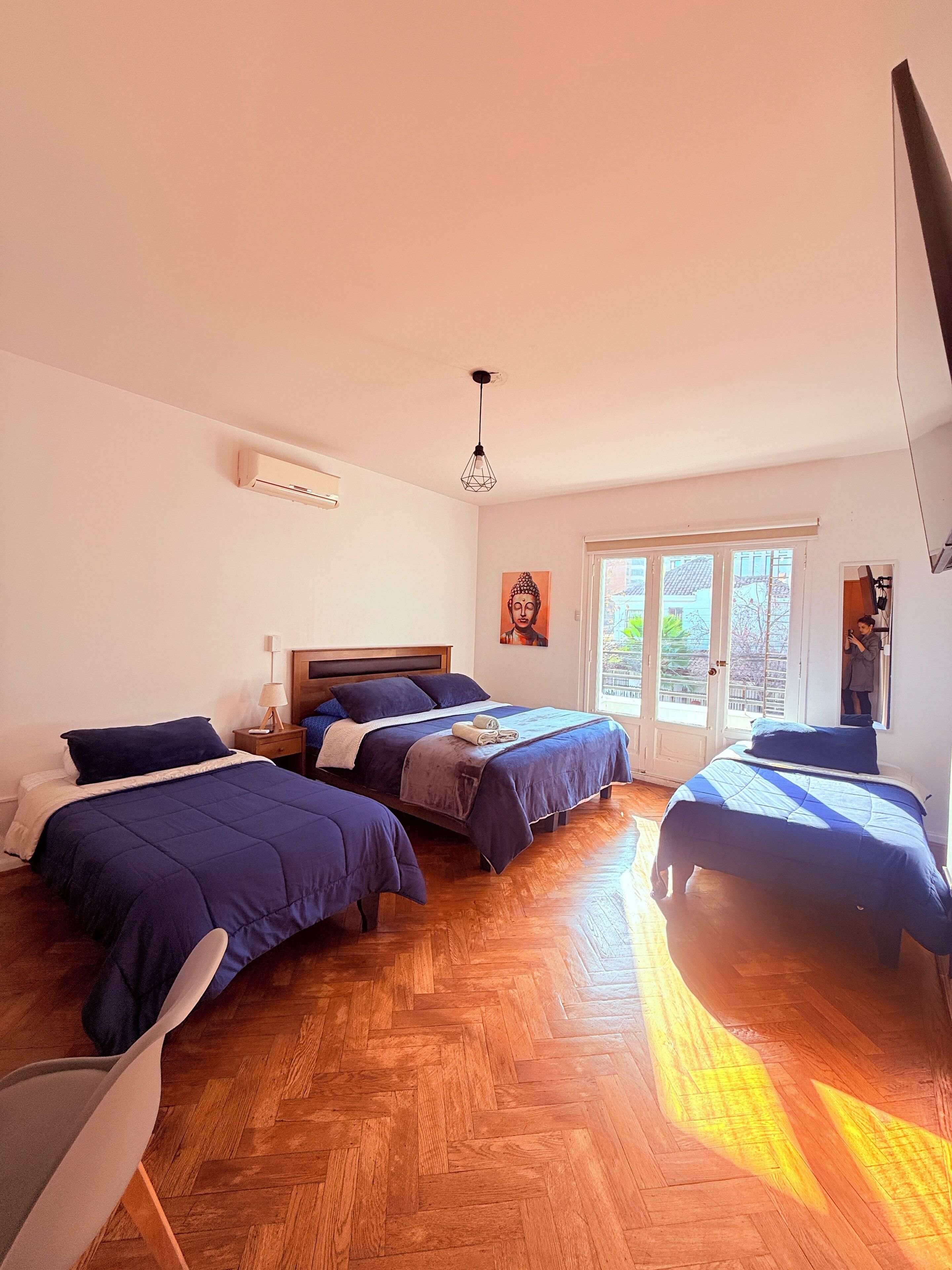 Habitació quàdruple Comfort, balcó, vistes al pati | Planxa i posts de planxar i wifi gratuïta 