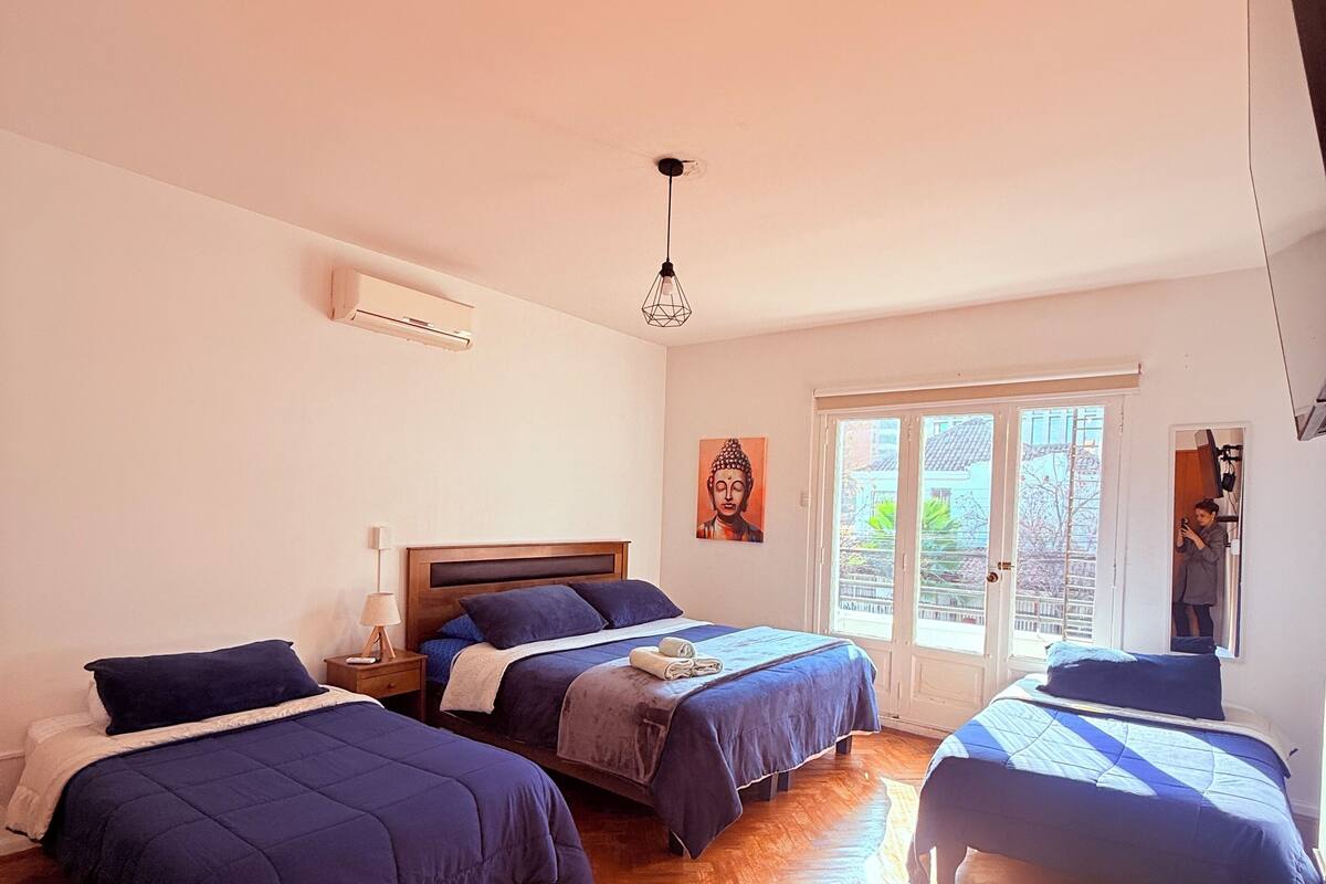 Comfort-Vierbettzimmer, Balkon, Blick auf den Innenhof | Bügeleisen/Bügelbrett, kostenloses WLAN