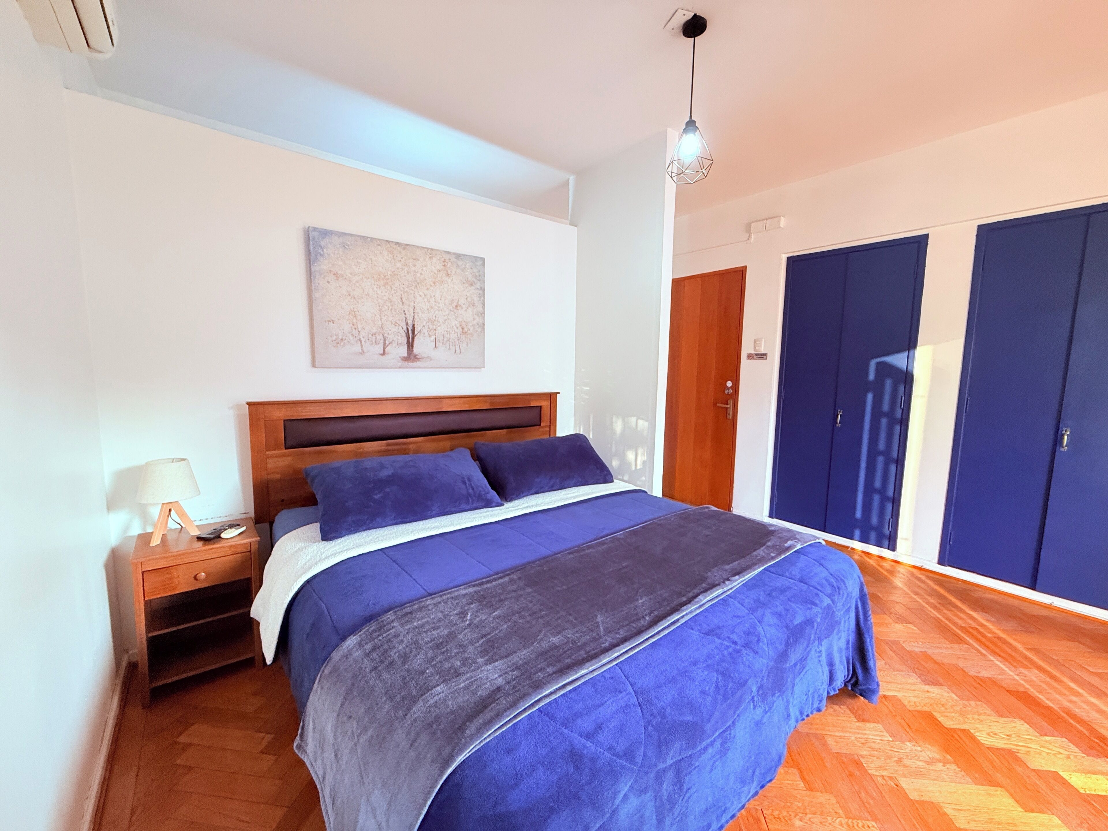 Habitació doble Comfort, balcó, vistes a la ciutat | Planxa i posts de planxar i wifi gratuïta 