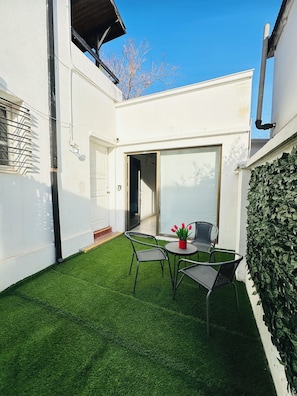 经典三人房, 露台, 庭院景观 | 庭院景观