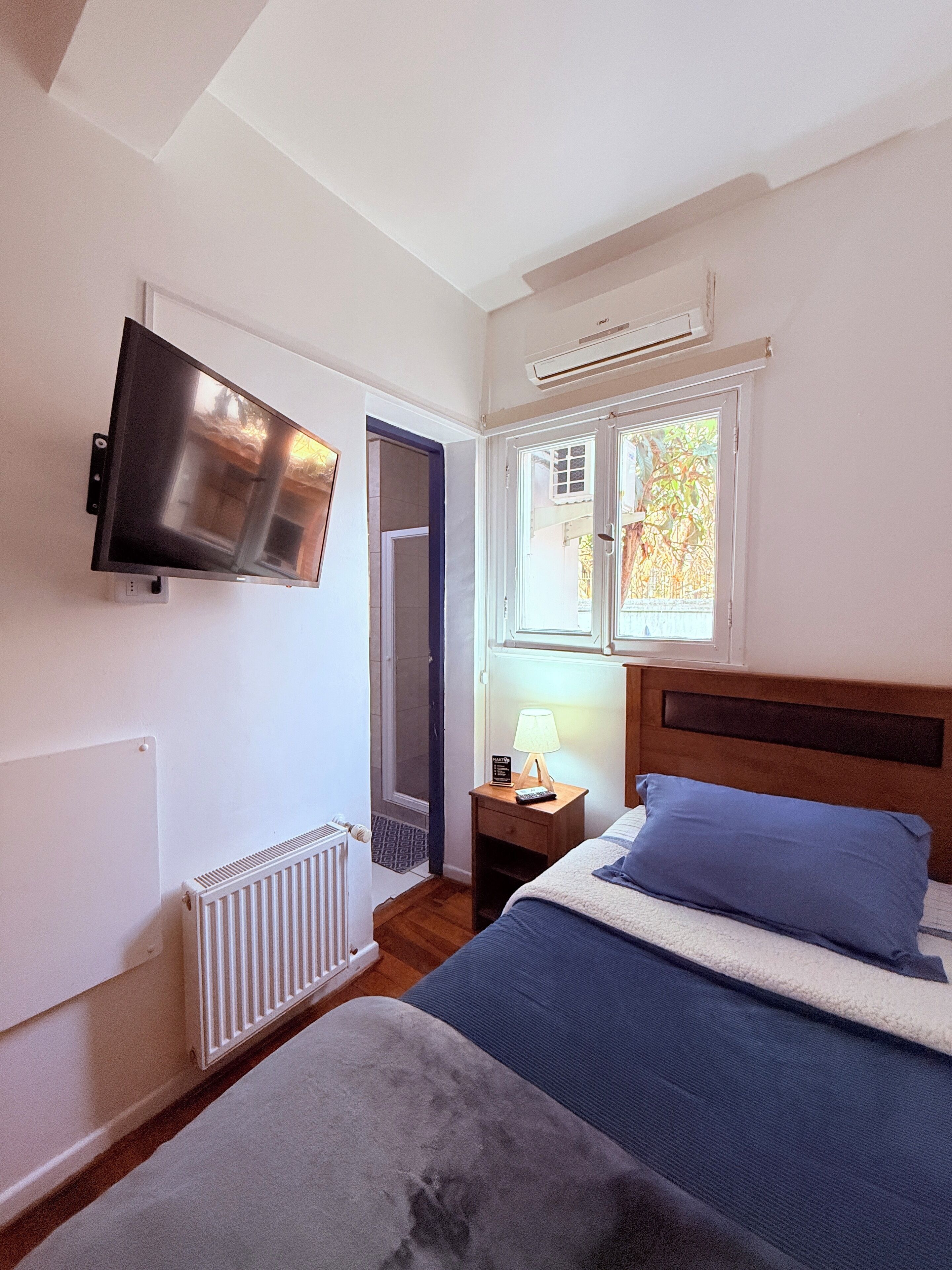 Habitació individual bàsica | Planxa i posts de planxar i wifi gratuïta 