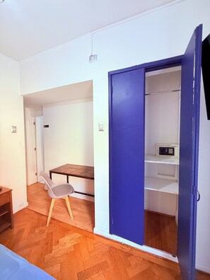 Basic Single Room, Balcony, City View | Room amenity