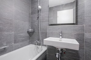 Hair dryer, towels - Blueground | Dietikon, balcony, nr Bahnhof (Zurich)