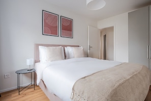 3 bedrooms, iron/ironing board, WiFi, bed sheets - Blueground | Dietikon, balcony, nr Bahnhof (Zurich)