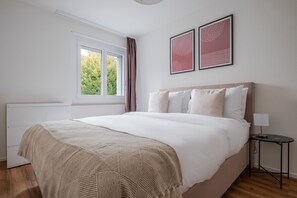 3 chambres, fer et planche à repasser, Wi-Fi, draps fournis