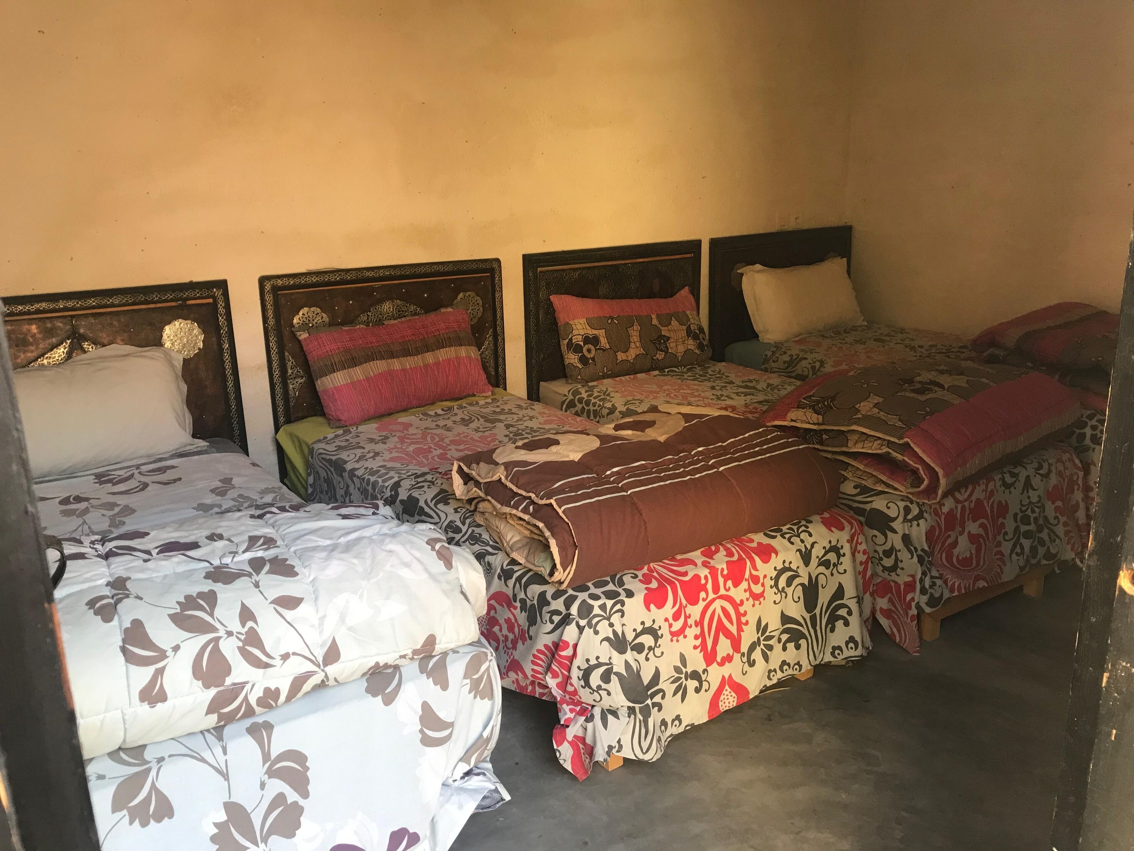 Kamar Quadruple Ekonomi, pemandangan gurun