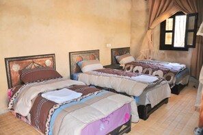 舒适三人房 | 住宿正面