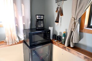 Interior - Hotel Oasis at Fall River Lake - Bungalow w/ Outdoor Kitchen (Fall River)