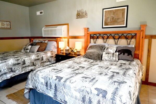 1 bedroom, WiFi, bed sheets - Hotel Oasis at Fall River Lake - Bungalow w/ Outdoor Kitchen (Fall River)