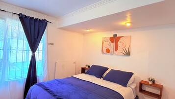 Basic Triple Room, Courtyard View | Iron/ironing board, free WiFi, bed sheets