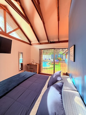 Classic Double Room, Pool View | Iron/ironing board, free WiFi, bed sheets - Maktvb Costanera Hostal Boutique (Santiago)