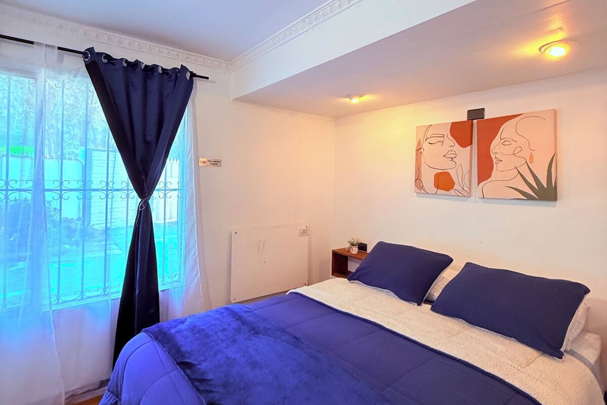 Chambre Triple, vue cour intérieure