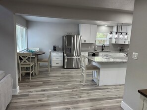 Fridge, microwave, oven, stovetop - Lovely 3-bedroom house in Melissa (Melissa)