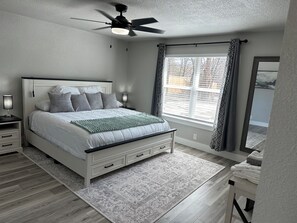 3 habitaciones, escritorio, tabla de planchar con plancha y wifi gratis 