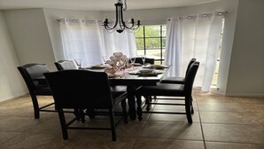 Unclassified image, 3 of 11, button - Luxury Modern Retreat in Spring (Spring)