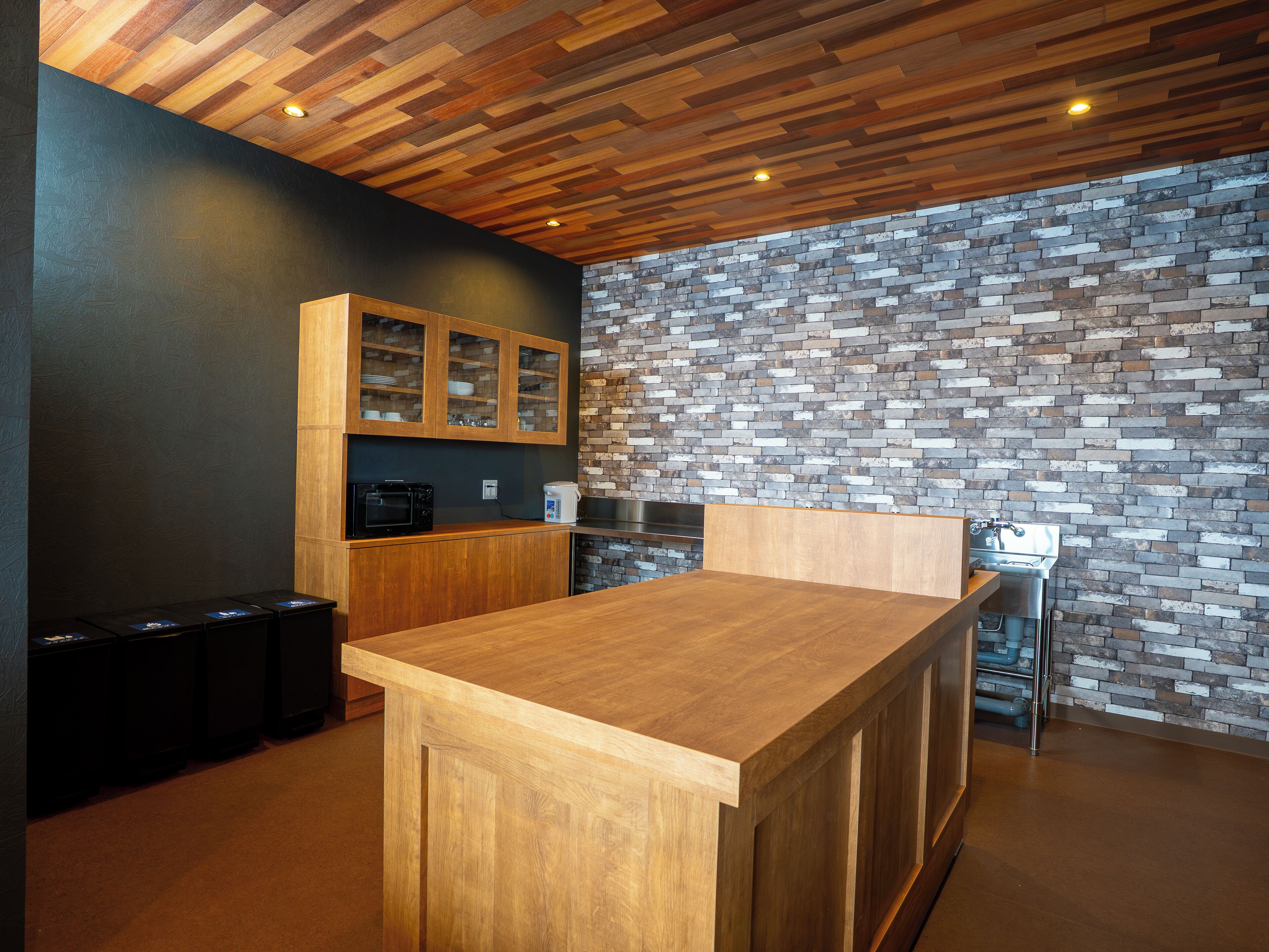 Fridge, microwave, cookware/dishes/utensils