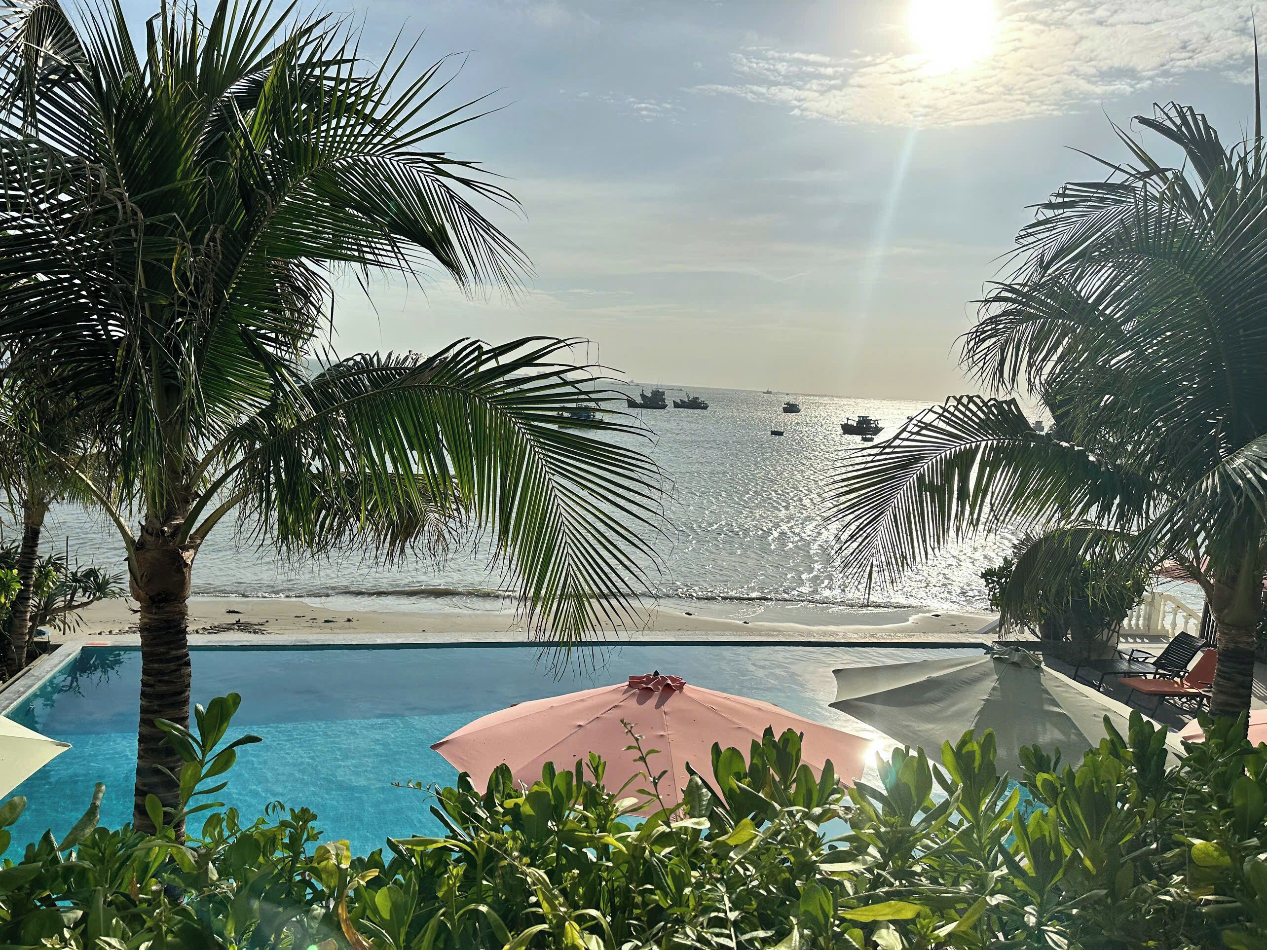 Deluxe Double Room, Multiple Beds, Ocean View, Beachside