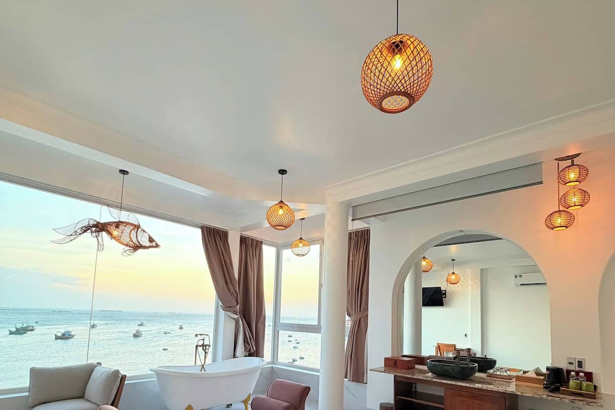 Design Room, 1 King Bed, Bay View, Beachside | Desk, blackout drapes, soundproofing, iron/ironing board