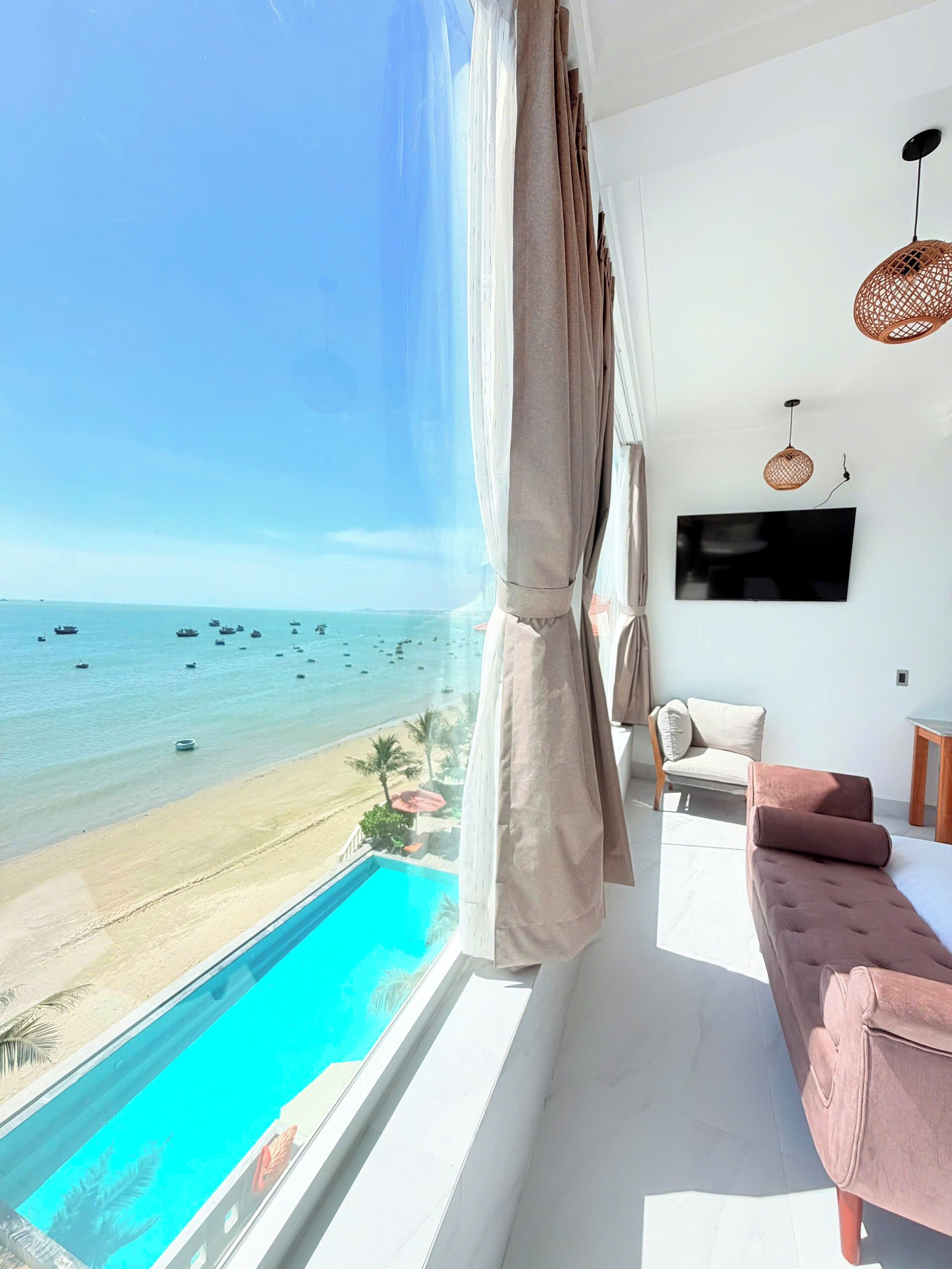 デザイン ルーム キングベッド 1 台 ベイビュー 海側 | デスク、遮光カーテン、防音設備、アイロン / アイロン台