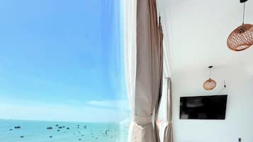 Design-værelse - 1 kingsize-seng - udsigt til bugt - mod havet | Skrivebord, mørklægningsgardiner, lydisolering, strygejern/strygebræt