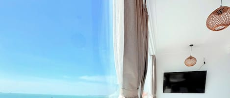 Design Room, 1 King Bed, Bay View, Sea Facing